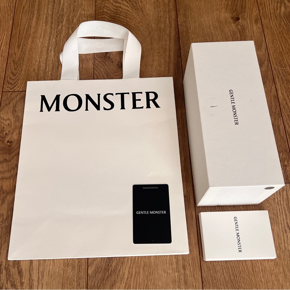 Gentle Monster White Pkg Set- Gift Bag, Box, Authenticity Card fr Seoul Korea